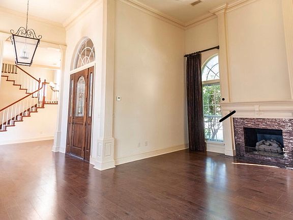 Formal living room& Entryway
