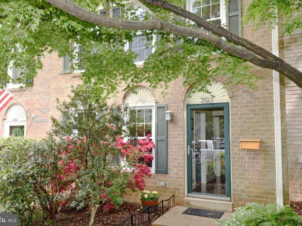 2423 Alsop Ct, Reston, VA 20191