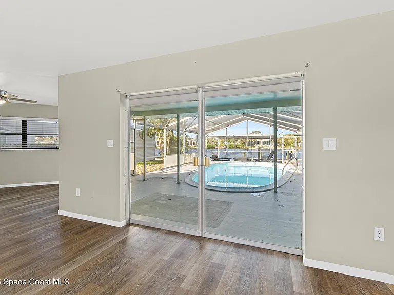 401 Milford Point Dr — Photo 9