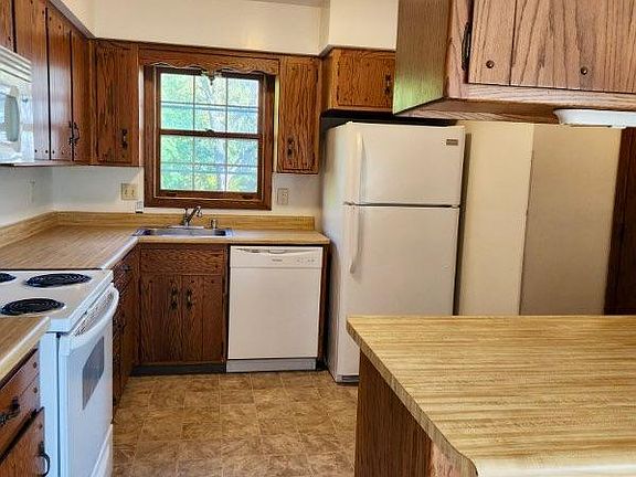 3rd image of 2514 W Memorial Dr