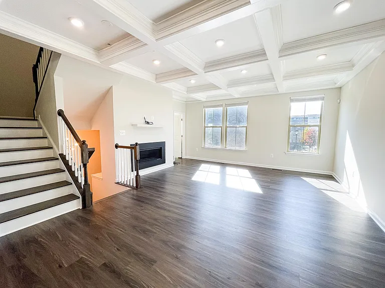 10132 Dorsey Ln — Photo 13
