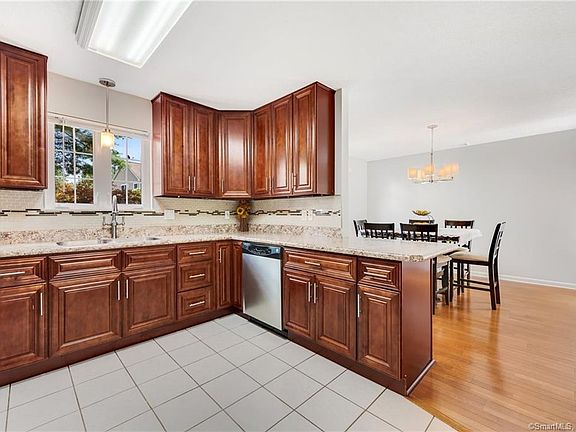 4th image of 64 Fitch Meadow Ln Unit 64