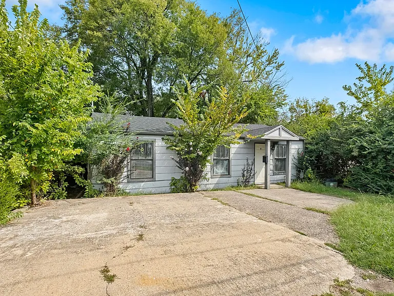 1022 W Holly St — Photo 3