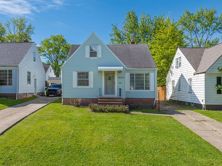 18214 Lewis Dr — Photo 4