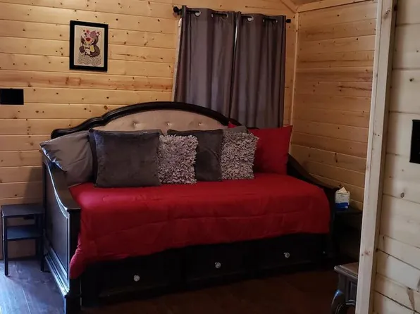 299 Willow Springs Dr, Pipe Creek, TX