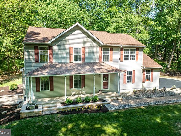 3rd image of 189 Horseshoe Ln