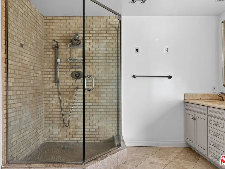 4186 Regal Oak Dr — Photo 39