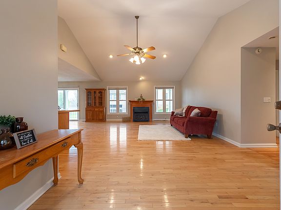4th image of 290 Knollwood Ln