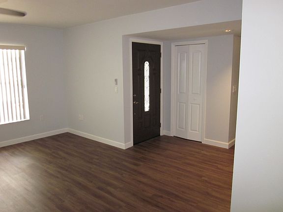 Living Rm and Entrance