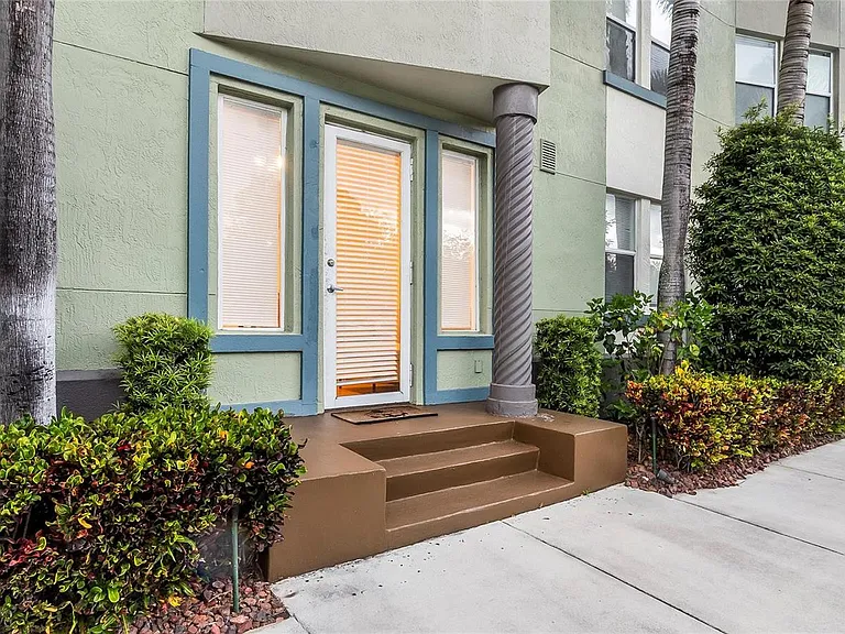 533 NE 3rd Ave — Photo 1