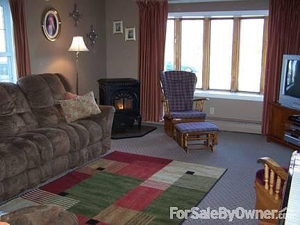 Master Bedroom - Lrg Closet & Bow Window