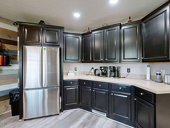 4th image of 556 Boone Rd