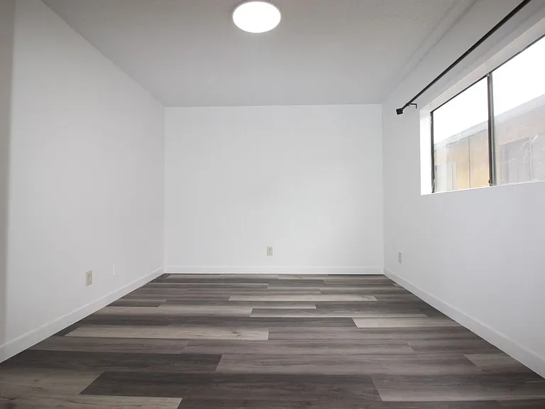 14029 Foothill — Photo 10