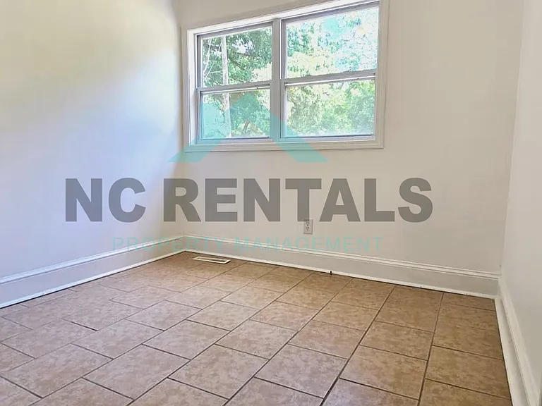 312 Walter Chambers St — Photo 16