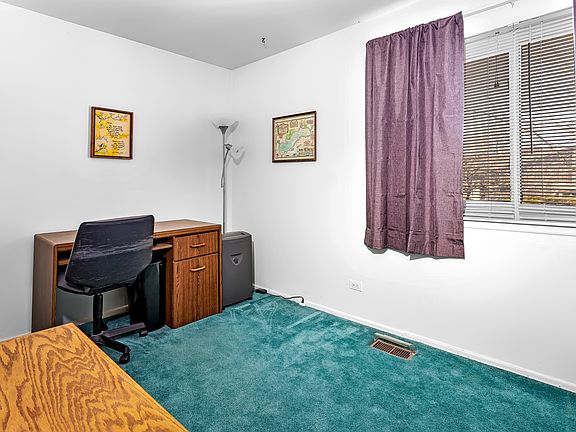 4th image of 495 Yosemite Ct