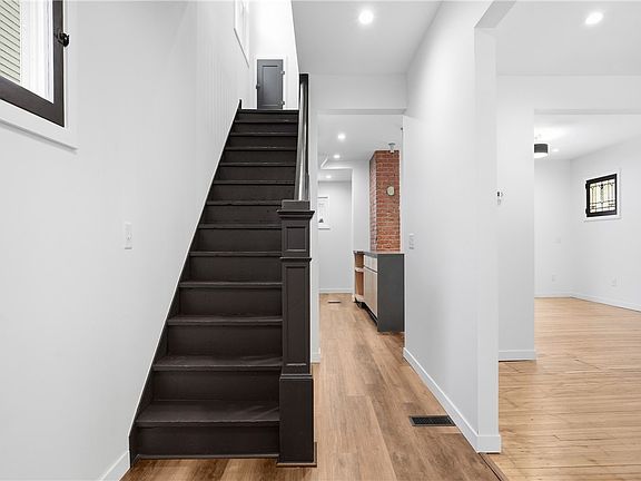 3rd image of 1402 Dickson St