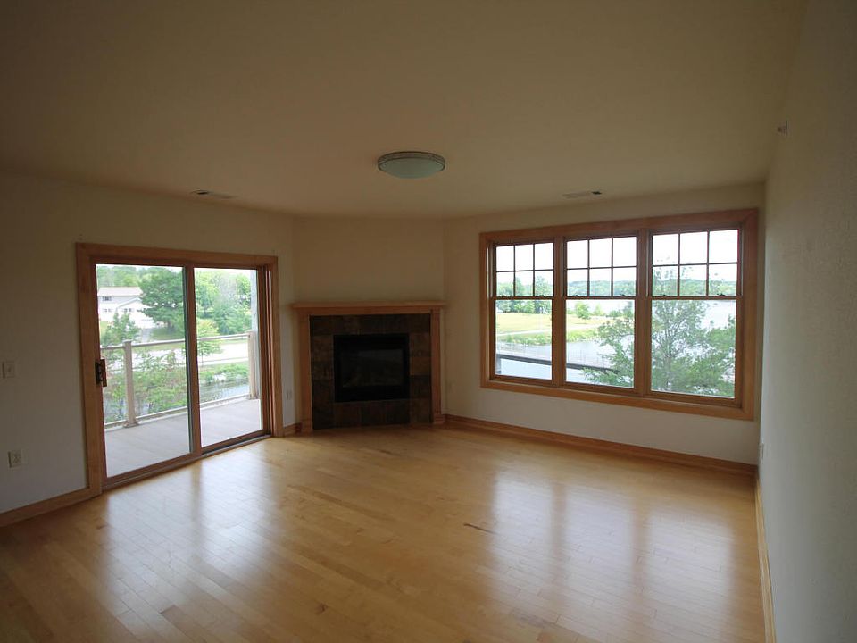 2nd image of 690 Rivershores Dr Unit 305