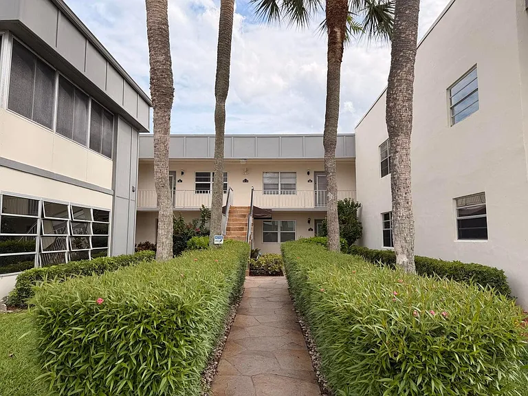 569 Normandy Ln #L — Photo 11
