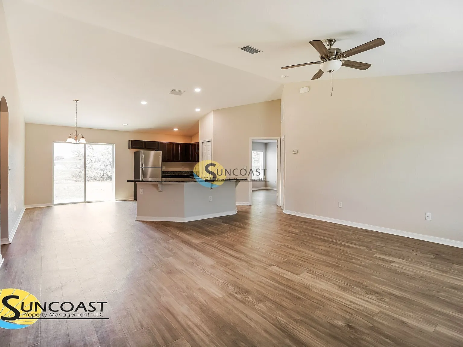 Charming 3BD/2BA Silver Springs! — Photo 4