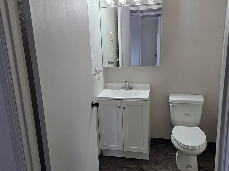 600 W Dakota Ave #12 — Photo 7