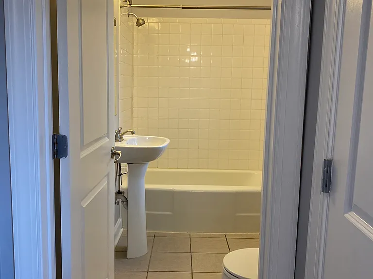 1322 Euclid Ave NE #12 — Photo 5