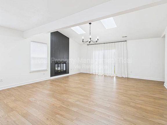 5th image of 236 Huntstree Pl