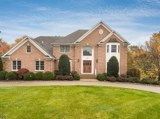 13 Codington Ln, Warren, NJ 07059