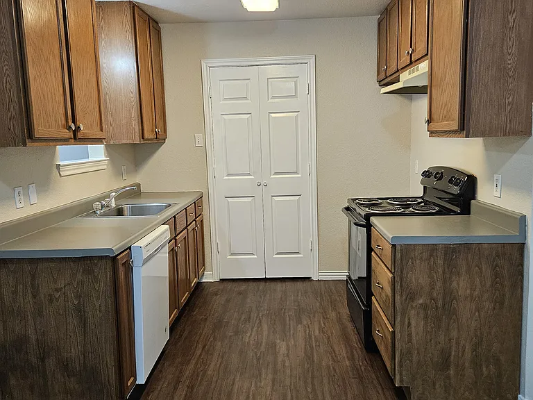 217D E Craven Ave — Photo 12