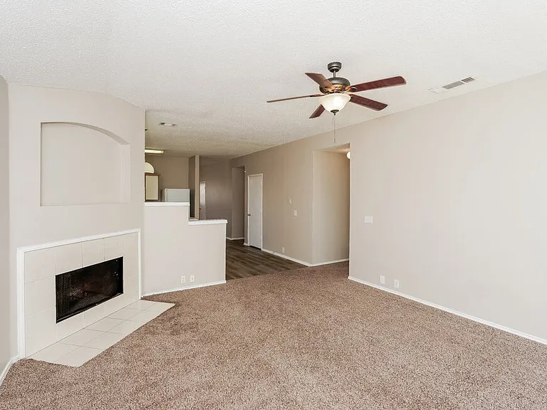 1519 Columbia Dr — Photo 5