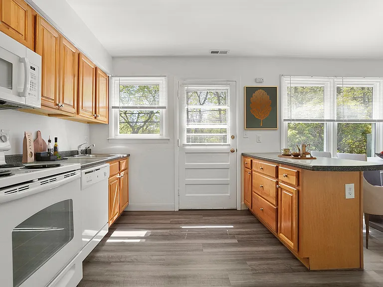 6_Kitchen_Dining_final_w5nld0