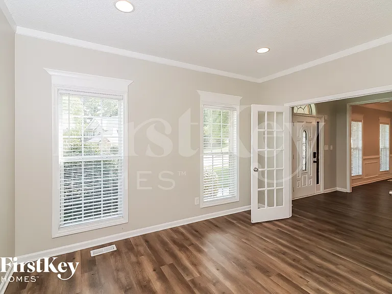 326 Hambrick Park — Photo 8