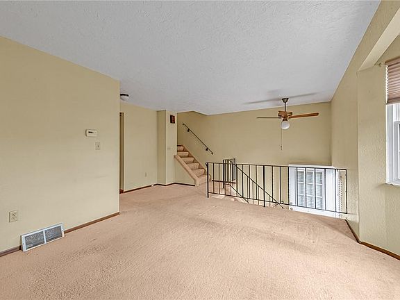 3rd image of 158 Woodstone Ln