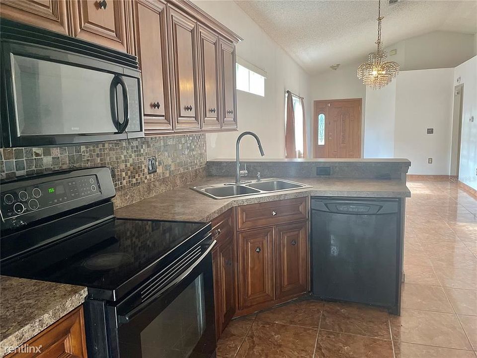1st image of 1326 Oak Grove Ct