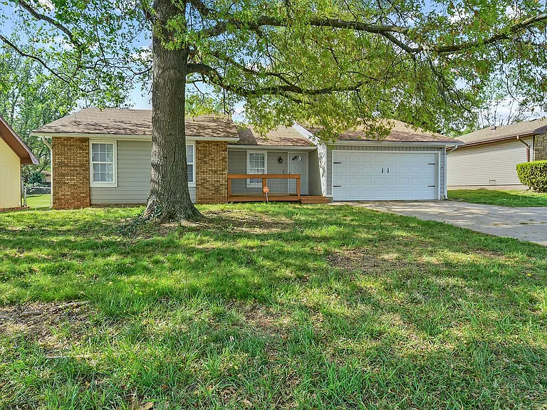 2626 W Hanover Dr — Photo 3