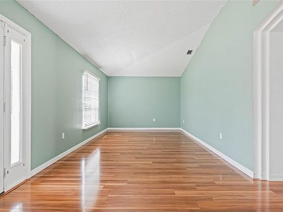 5th image of 4 Langdon Dr