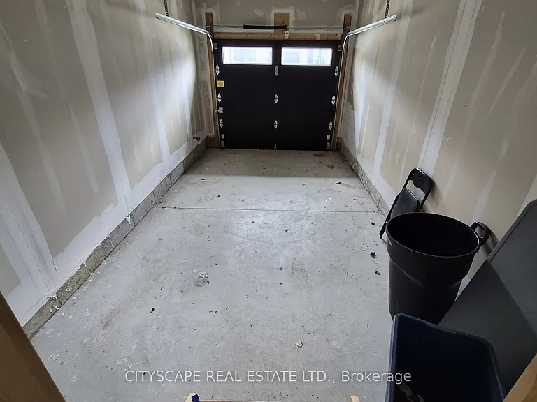 550 Grey St #28 — Photo 31