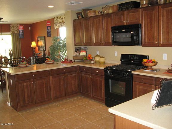 3rd image of 1070 E Daniella Dr