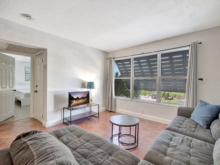 2400 NE 33rd Ave #211 — Photo 9