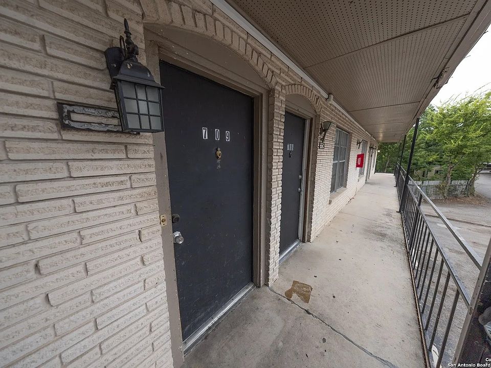 1st image of 170 De Chantle APT 709
