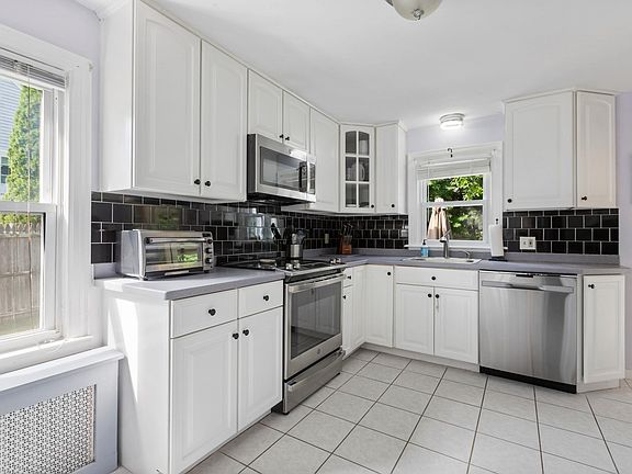 4th image of 4 Maxdale Rd