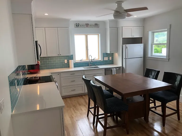 42 E Grand Ave #42A — Photo 4