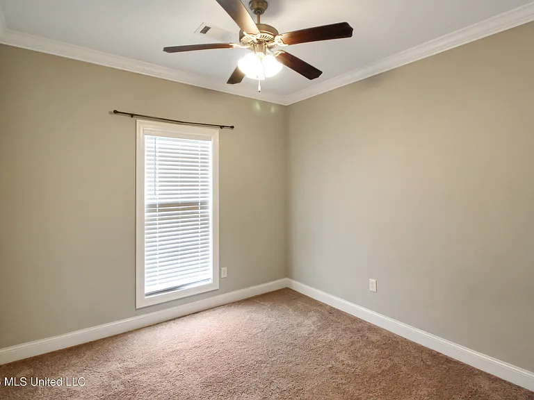 203 Buttonwood Ln — Photo 14