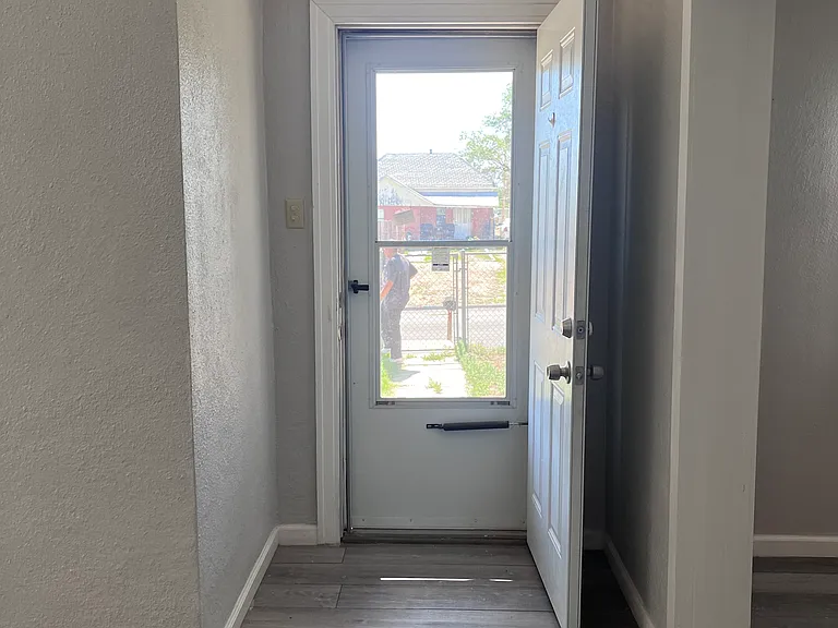 1101 N Missouri Ave — Photo 3