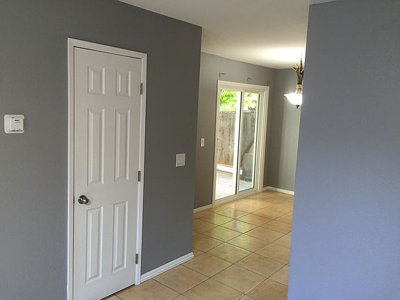 1/2 bath and dining room