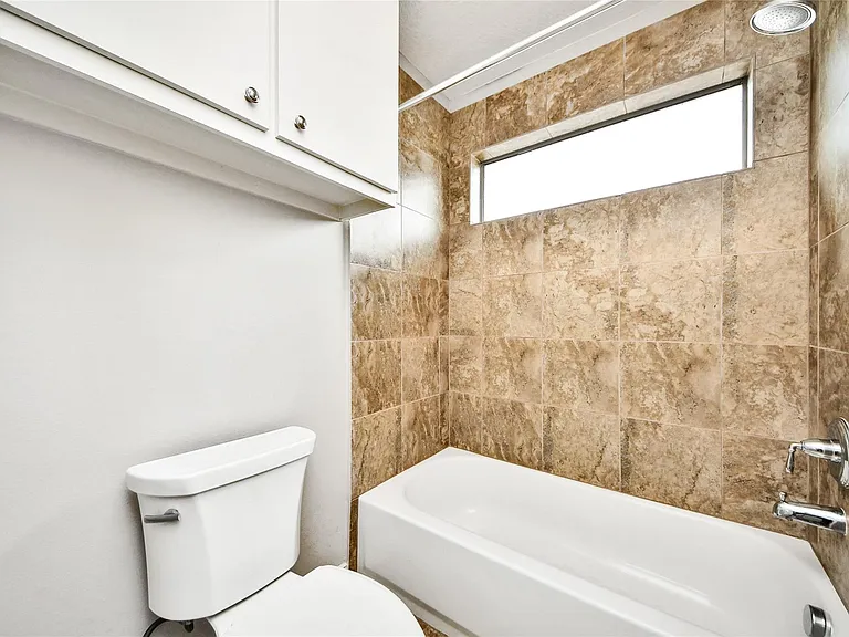 2046 Palm Forest Ln — Photo 34