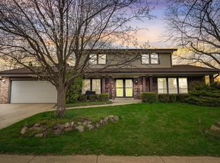 8820 Greenhill Ln, Greendale, WI 53129