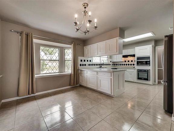 5th image of 1211 Clear Valley Dr