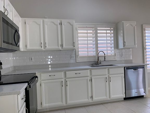4th image of 1532 E Park Ave