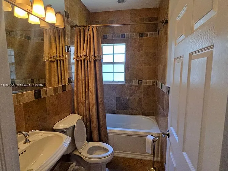 2136 NW 4th St #HOME — Photo 5