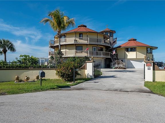 2nd image of 525 Glenholm Ave